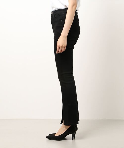 Monocoro toppi（モノコロトッピ）の「スリット入り ストレッチ ストレートデニムパンツ（デニムパンツ・レディース・ライトブルー/ブラック・MEDIUM）」の16枚目の写真