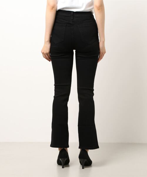 Monocoro toppi（モノコロトッピ）の「スリット入り ストレッチ ストレートデニムパンツ（デニムパンツ・レディース・ライトブルー/ブラック・MEDIUM）」の17枚目の写真