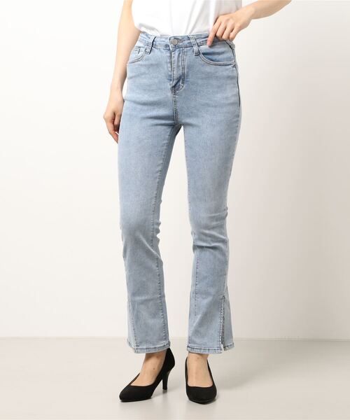 Monocoro toppi（モノコロトッピ）の「スリット入り ストレッチ ストレートデニムパンツ（デニムパンツ・レディース・ライトブルー/ブラック・MEDIUM）」の19枚目の写真