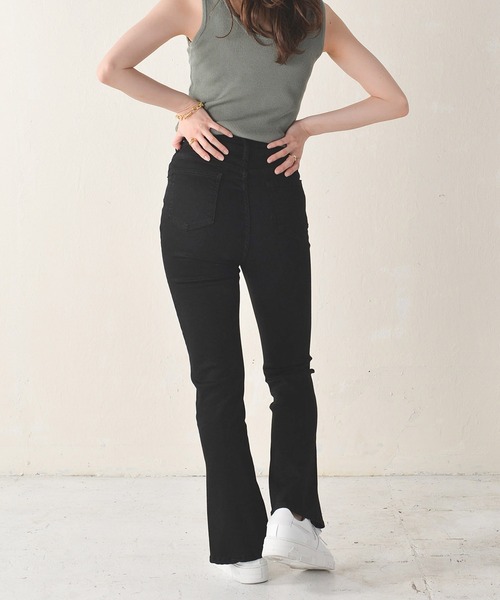 Monocoro toppi（モノコロトッピ）の「スリット入り ストレッチ ストレートデニムパンツ（デニムパンツ・レディース・ライトブルー/ブラック・MEDIUM）」の22枚目の写真