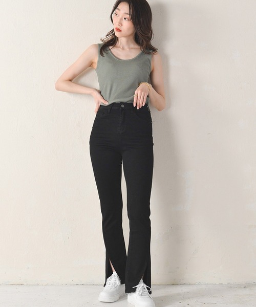 Monocoro toppi（モノコロトッピ）の「スリット入り ストレッチ ストレートデニムパンツ（デニムパンツ・レディース・ライトブルー/ブラック・MEDIUM）」の20枚目の写真