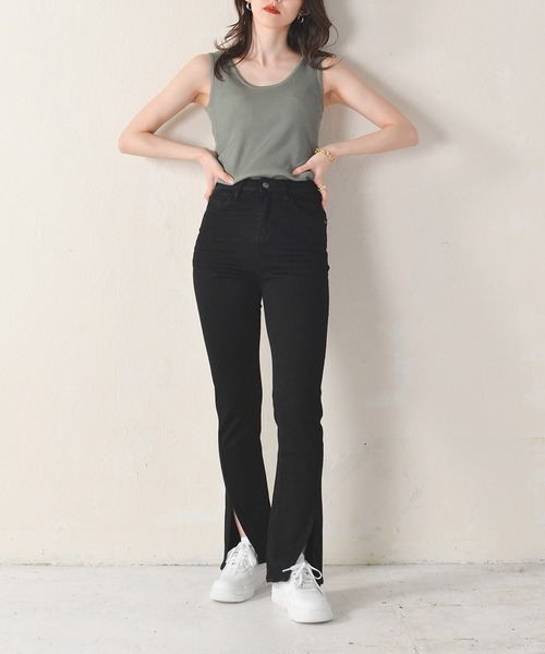 Monocoro toppi（モノコロトッピ）の「スリット入り ストレッチ ストレートデニムパンツ（デニムパンツ・レディース・ライトブルー/ブラック・MEDIUM）」の21枚目の写真