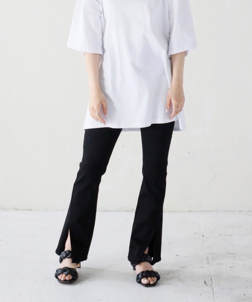 Monocoro toppi（モノコロトッピ）の「スリット入り ストレッチ ストレートデニムパンツ（デニムパンツ・レディース・ライトブルー/ブラック・MEDIUM）」の7枚目の写真