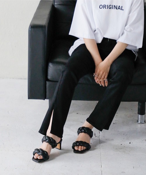 Monocoro toppi（モノコロトッピ）の「スリット入り ストレッチ ストレートデニムパンツ（デニムパンツ・レディース・ライトブルー/ブラック・MEDIUM）」の9枚目の写真