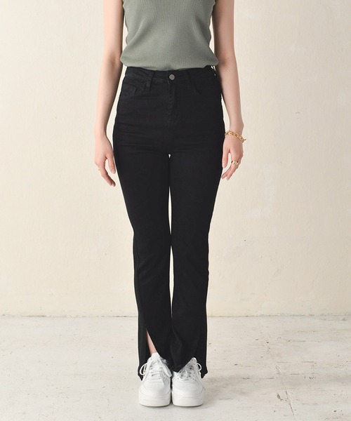 Monocoro toppi（モノコロトッピ）の「スリット入り ストレッチ ストレートデニムパンツ（デニムパンツ・レディース・ライトブルー/ブラック・MEDIUM）」の11枚目の写真