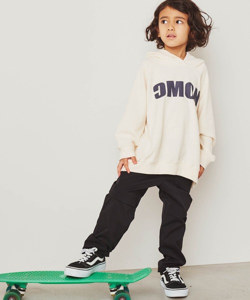 &yam(アンドヤム)の「USA裏毛オーバーサイズ裏使いプリントパーカー(パーカー・キッズ・ブルー/ブラック/ベージュ/ホワイト・130-140cm/150-160cm/140-150cm/120-130cm/110-120cm)」の1枚目の写真