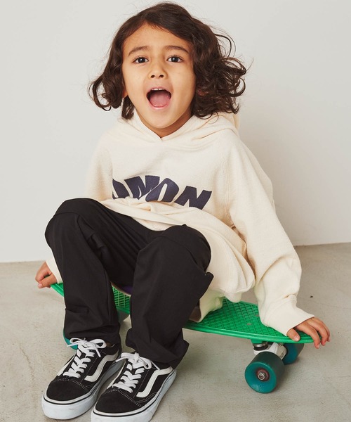 &yam(アンドヤム)の「USA裏毛オーバーサイズ裏使いプリントパーカー(パーカー・キッズ・ブルー/ブラック/ベージュ/ホワイト・130-140cm/150-160cm/140-150cm/120-130cm/110-120cm)」の8枚目の写真