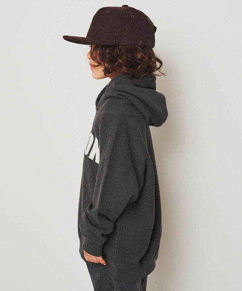 &yam(アンドヤム)の「USA裏毛オーバーサイズ裏使いプリントパーカー(パーカー・キッズ・ブルー/ブラック/ベージュ/ホワイト・130-140cm/150-160cm/140-150cm/120-130cm/110-120cm)」の11枚目の写真