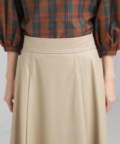 green label relaxing（グリーンレーベルリラクシング）の「フェイクレザー フレア スカート（スカート・レディース・ベージュ/ブラック・38/36）」の14枚目の写真