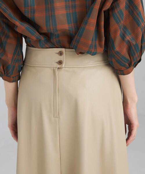 green label relaxing（グリーンレーベルリラクシング）の「フェイクレザー フレア スカート（スカート・レディース・ベージュ/ブラック・38/36）」の5枚目の写真