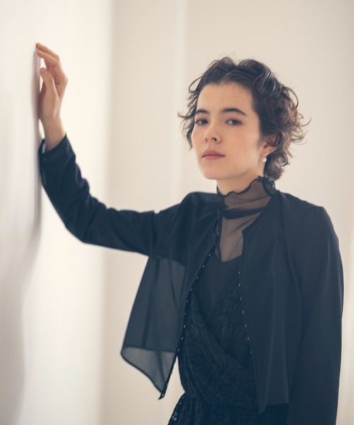 kaene（カエン）の「デザインホックシアージャケット（カーディガン/ボレロ・レディース・ベージュ/ブラック・36/38/34）」の4枚目の写真