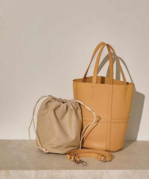 Bou Jeloud（ブージュルード）の「エコレザーバケツBAG（ボストンバッグ・レディース・イエロー/ブラック・FREE）」の4枚目の写真