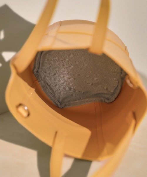 Bou Jeloud（ブージュルード）の「エコレザーバケツBAG（ボストンバッグ・レディース・イエロー/ブラック・FREE）」の3枚目の写真