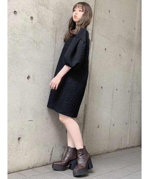 dazzlin（ダズリン）の「フラワーキルティングエッグチュニック（チュニック・レディース・ブラック/オフホワイト/ブルー・FREE）」の5枚目の写真