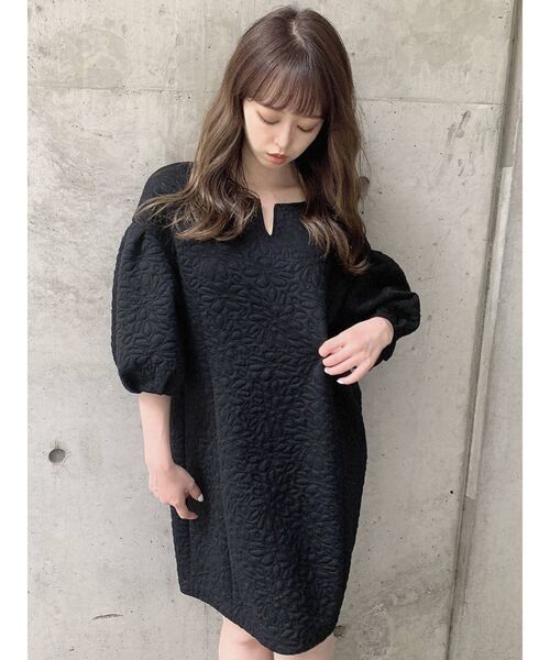 dazzlin（ダズリン）の「フラワーキルティングエッグチュニック（チュニック・レディース・ブラック/オフホワイト/ブルー・FREE）」の6枚目の写真