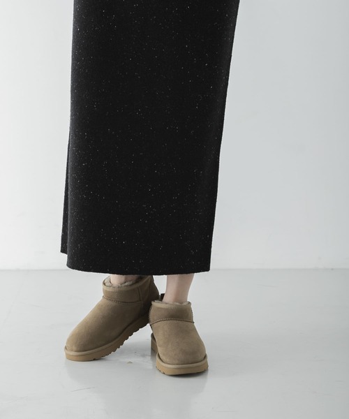 UGG(アグ)の「『一部WEB限定カラー』UGG CLASSIC ULTRA MINI(ブーツ・レディース・ブラック/グリーン系その他/グレー/キャメル・6/8/5/7)」の13枚目の写真