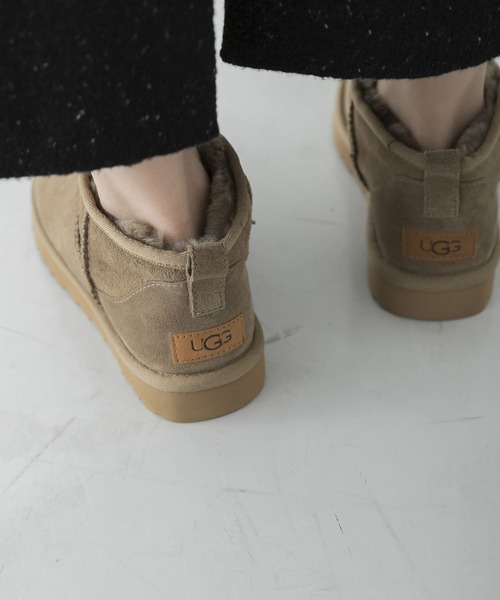 UGG(アグ)の「『一部WEB限定カラー』UGG CLASSIC ULTRA MINI(ブーツ・レディース・ブラック/グリーン系その他/グレー/キャメル・6/8/5/7)」の15枚目の写真