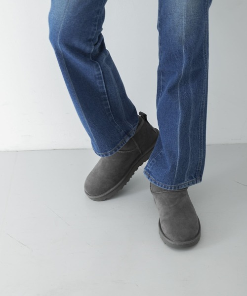 UGG(アグ)の「『一部WEB限定カラー』UGG CLASSIC ULTRA MINI(ブーツ・レディース・ブラック/グリーン系その他/グレー/キャメル・6/8/5/7)」の22枚目の写真