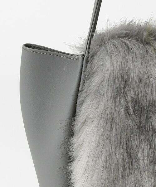 closet story(クローゼットストーリー)の「<closet story>フェイクファーカバー キューブ ショルダーバッグ(ショルダーバッグ・レディース・ベージュ/グレー・FREE)」の8枚目の写真