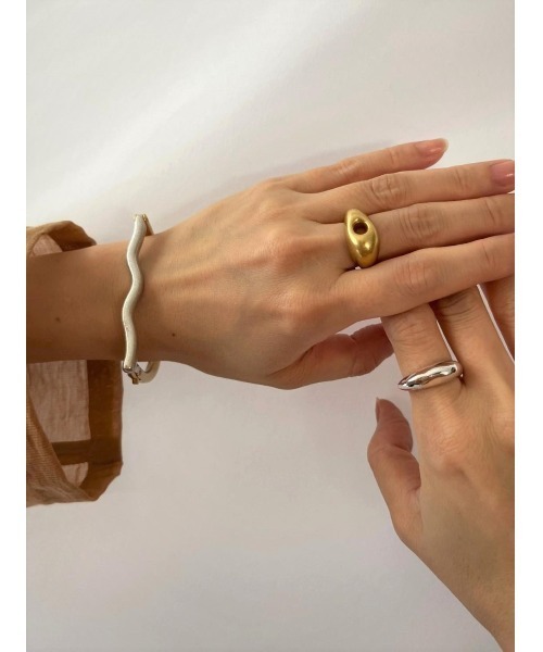 mou（モウ）の「ななめラインぷっくりリング（リング・レディース・シルバー・11号/9号/14号/13号）」の3枚目の写真