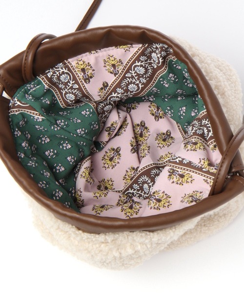 studio CLIP（スタディオクリップ）の「リバーシブルフェイクファーバッグ（ショルダーバッグ・レディース・その他1/アイボリー・FREE）」の5枚目の写真