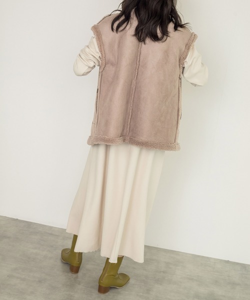 w closet（ダブルクローゼット）の「エコスエードムートンベスト（その他アウター・レディース・ライトベージュ/グレイッシュベージュ・FREE）」の8枚目の写真