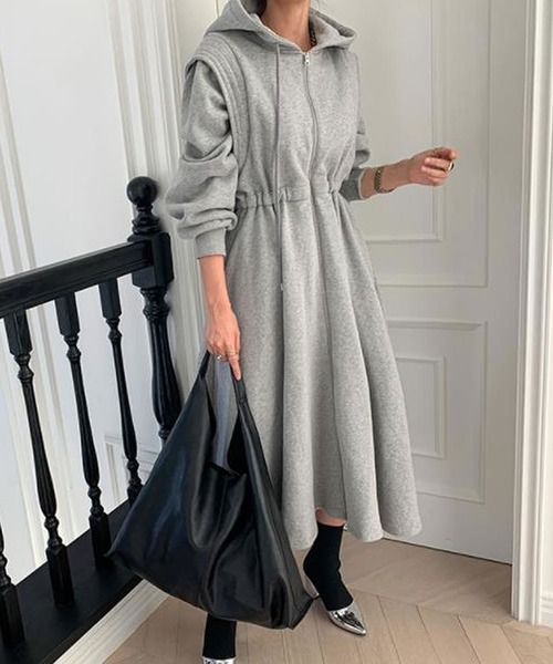 Grandeir（グランディール）の「フロントジップ パーカー ワンピース（ワンピース・レディース・グレー/ブラック/アイボリー・M）」の3枚目の写真