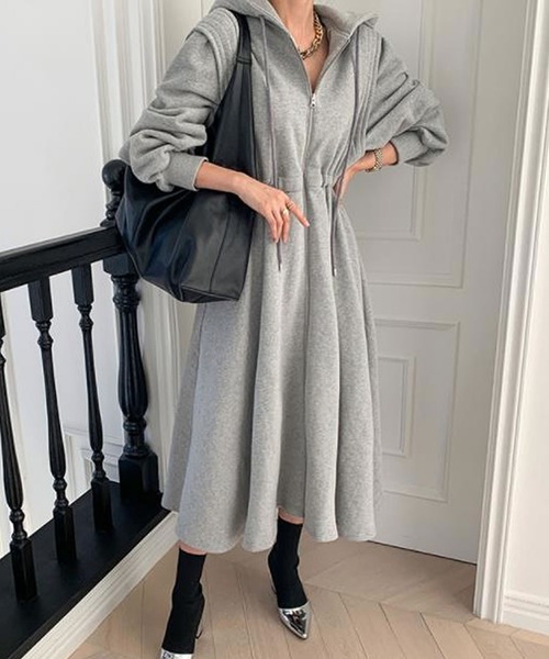 Grandeir（グランディール）の「フロントジップ パーカー ワンピース（ワンピース・レディース・グレー/ブラック/アイボリー・M）」の10枚目の写真