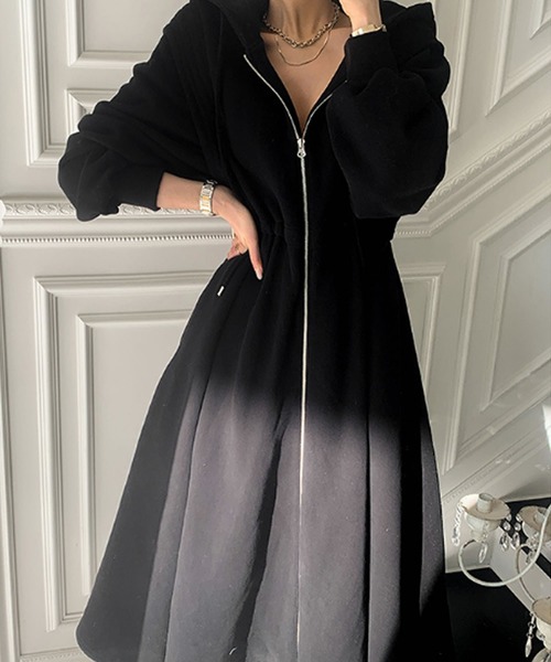 Grandeir（グランディール）の「フロントジップ パーカー ワンピース（ワンピース・レディース・グレー/ブラック/アイボリー・M）」の8枚目の写真