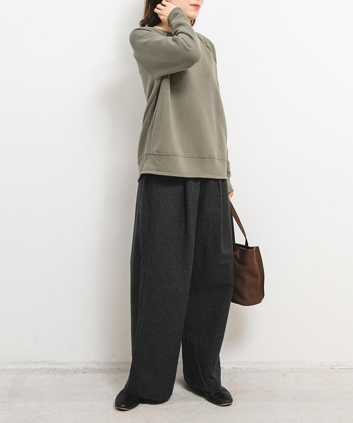 quadro（クオドロ）の「コーデュラヘビー裏毛ラグランプルオーバー（Tシャツ/カットソー・レディース・グレイッシュベージュ/カーキ/オートミール/ダークブラウン/ホワイト/ブルーグリーン/ダークネイビー・FREE）」の20枚目の写真