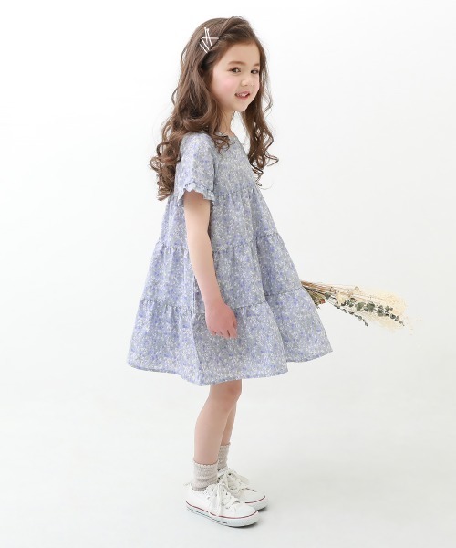 devirock(デビロック)の「花柄ティアード半袖ワンピース(ワンピース・キッズ・ブラック/イエロー/グレイッシュブルー・110cm/100cm/120cm/130cm/140cm/150cm/160cm)」の5枚目の写真