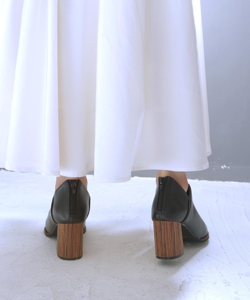 SOROTTO（ソロット）の「ウッドヒールのスクエアトゥブーティー（パンプス・レディース・ブラック/アイボリー・LL/3L/S/M/L）」の13枚目の写真