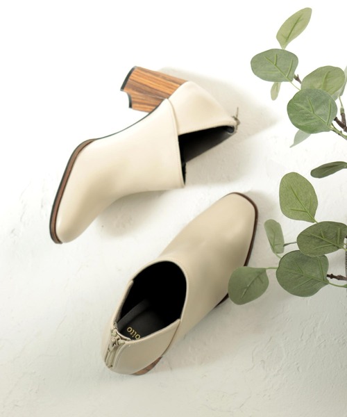 SOROTTO（ソロット）の「ウッドヒールのスクエアトゥブーティー（パンプス・レディース・ブラック/アイボリー・LL/3L/S/M/L）」の4枚目の写真