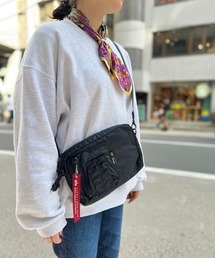 ユーティリティポケット ショルダーバッグ