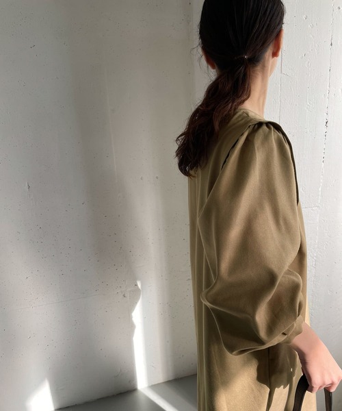 URBAN RESEARCH DOORS（アーバンリサーチドアーズ）の「ショルダータックワンピース（ワンピース・レディース・チャコールグレー/ベージュ・ONE）」の5枚目の写真