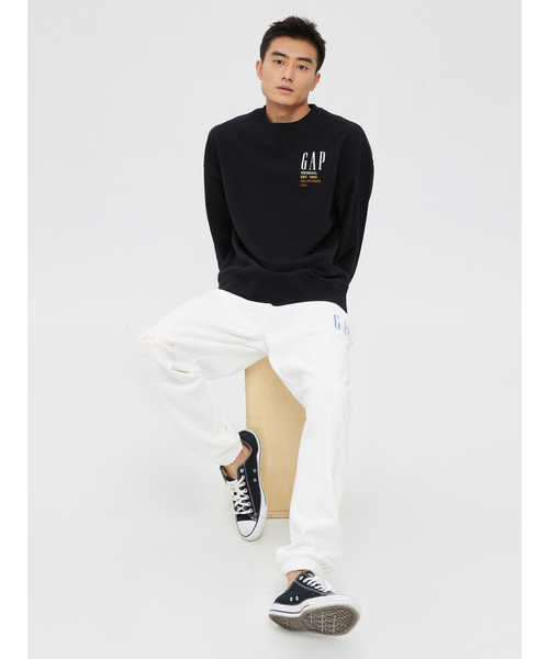 GAP(ギャップ)の「カーボナイズド フレンチテリー オーバーサイズ GAPロゴ クルーネックス ウェット・トレーナー(スウェット・メンズ・ブラック/グリーン・S/M/L/XL/XS/XXS)」の5枚目の写真