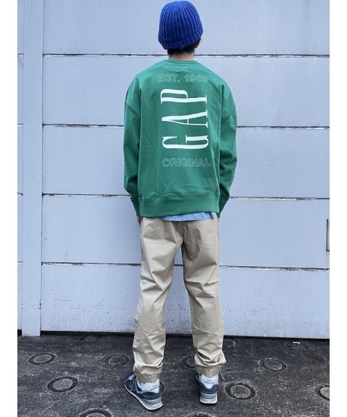GAP(ギャップ)の「カーボナイズド フレンチテリー オーバーサイズ GAPロゴ クルーネックス ウェット・トレーナー(スウェット・メンズ・ブラック/グリーン・S/M/L/XL/XS/XXS)」の16枚目の写真