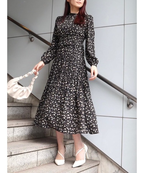 MIIA（ミーア）の「ウエストシャーリングフラワーワンピース（ワンピース・レディース・ブラック/オフホワイト/グリーン・FREE）」の2枚目の写真