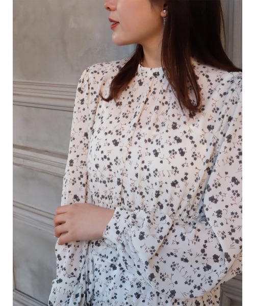 MIIA（ミーア）の「ウエストシャーリングフラワーワンピース（ワンピース・レディース・ブラック/オフホワイト/グリーン・FREE）」の4枚目の写真