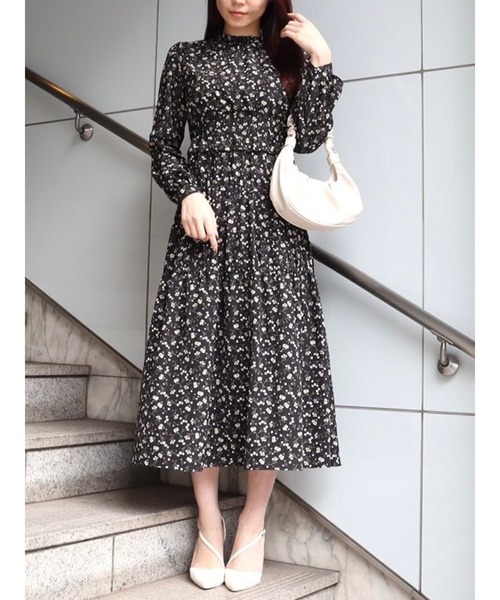 MIIA（ミーア）の「ウエストシャーリングフラワーワンピース（ワンピース・レディース・ブラック/オフホワイト/グリーン・FREE）」の9枚目の写真