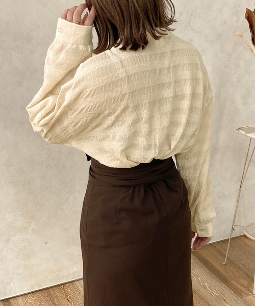 apres jour clair(アプレジュールクレア)の「【apresjour clair】シャーリングクロスシャツ【ZOZOTOWN限定アイテム】(シャツ/ブラウス・レディース・ベージュ/アイボリー/ブラウン系その他・X-LARGE/フリー)」の6枚目の写真