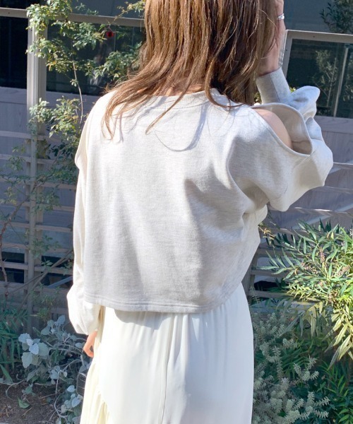 OLIVE des OLIVE（オリーブデオリーブ）の「オープンショルダー刺繍プルオーバー/カットアウトトップス（スウェット・レディース・ネイビー/グレー/オフホワイト・FREE）」の14枚目の写真
