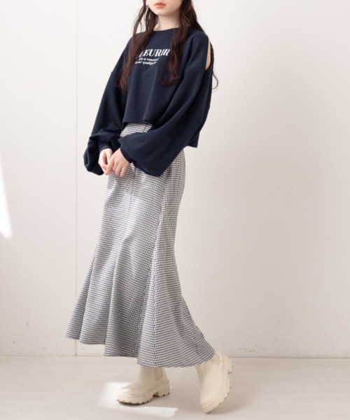 OLIVE des OLIVE（オリーブデオリーブ）の「オープンショルダー刺繍プルオーバー/カットアウトトップス（スウェット・レディース・ネイビー/グレー/オフホワイト・FREE）」の17枚目の写真