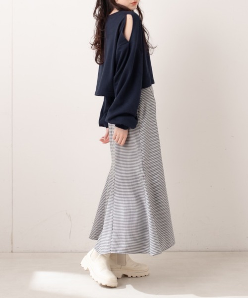 OLIVE des OLIVE（オリーブデオリーブ）の「オープンショルダー刺繍プルオーバー/カットアウトトップス（スウェット・レディース・ネイビー/グレー/オフホワイト・FREE）」の18枚目の写真