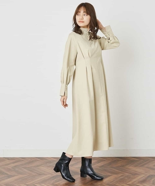 A de a.v.v(アードアー・ヴェ・ヴェ)の「ハイネックタックフレアーワンピ―ス(ワンピース・レディース・ライトパープル/ベージュ/ブラック・36/38)」の1枚目の写真