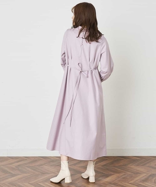 A de a.v.v(アードアー・ヴェ・ヴェ)の「ハイネックタックフレアーワンピ―ス(ワンピース・レディース・ライトパープル/ベージュ/ブラック・36/38)」の3枚目の写真