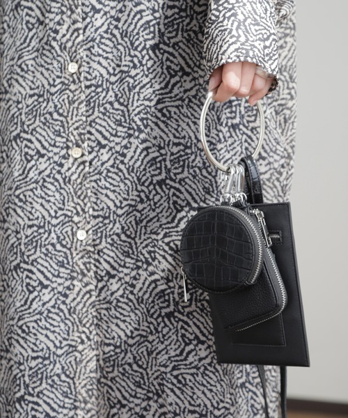 ROSE BUD（ローズバッド）の「ショルダーマルチケース（クラッチバッグ・レディース・ブラック/イエロー・FREE）」の2枚目の写真