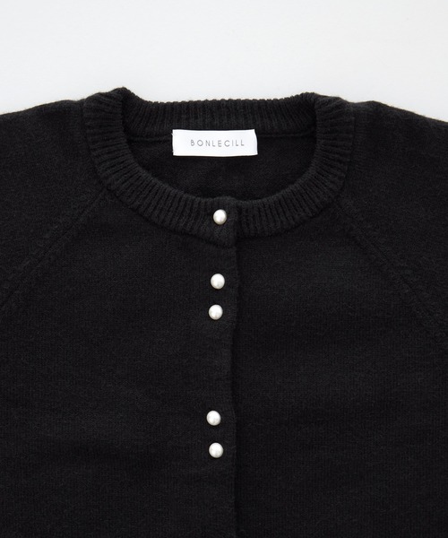 BONLECILL(ボンルシール)の「ラグランボリュームスリーブ パールボタンニットカーディガン(カーディガン/ボレロ・レディース・ブラック/ネイビー/レッド/アイボリー/ブラック系1/グレー/ピンク・FREE)」の21枚目の写真