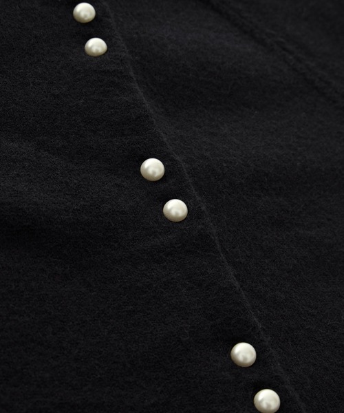 BONLECILL(ボンルシール)の「ラグランボリュームスリーブ パールボタンニットカーディガン(カーディガン/ボレロ・レディース・ブラック/ネイビー/レッド/アイボリー/ブラック系1/グレー/ピンク・FREE)」の22枚目の写真
