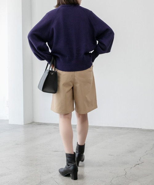 BONLECILL(ボンルシール)の「ラグランボリュームスリーブ パールボタンニットカーディガン(カーディガン/ボレロ・レディース・ブラック/ネイビー/レッド/アイボリー/ブラック系1/グレー/ピンク・FREE)」の11枚目の写真